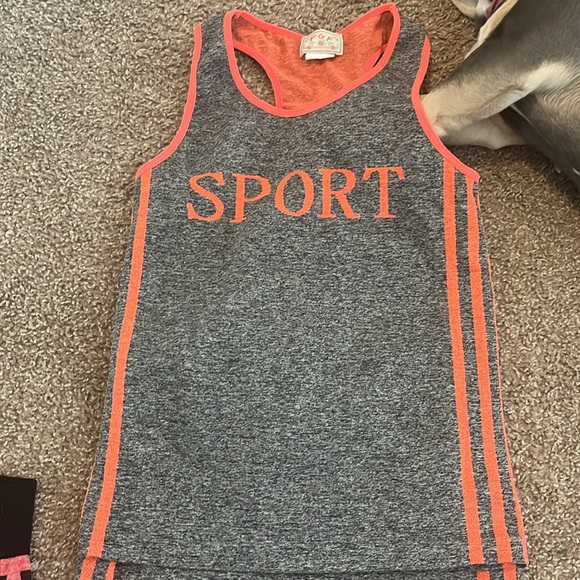 2 pairs of leggings with matching racer back tank - Picture 2 of 8